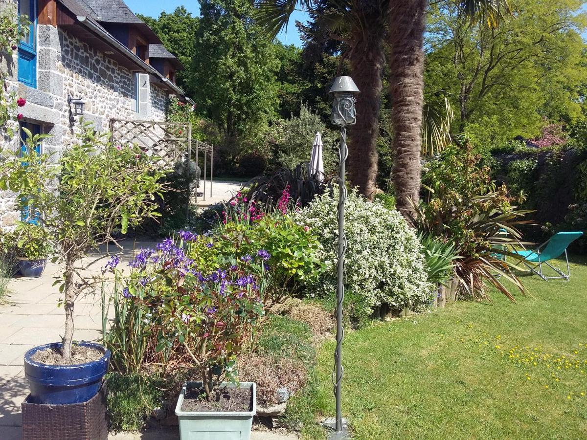 Bed and Breakfast Les Petites Chapelles Saint-Pierre-de-Plesguen Exterior foto